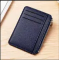 Portacarte in pelle blu scuro con motivo litchi, tasca con zip e scomparti multipli. - Blu