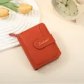 Portafoglio corto da donna in pelle arancione con stampa litchi, zip e chiusura a scatto. - Arancione