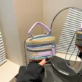Chicke Strohgeflecht Eimer-Tasche für Damen, trendiges Kontraststreifen-Design mit Umhängegurt. - Einheitsgröße / Lila