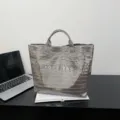 Graue Kroko-Muster Shopper Tasche mit großer Kapazität und stilvoller Schultertasche. - Grau