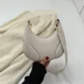 Weisse weiche Leder Halbmond Schultertasche, stilvolle Achseltasche fur Damen fashion. - Weiß