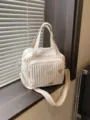 Bolso tote de lona acolchada con tierno bordado de oso, gran bolso bandolera para madres. - Bordado de Oso / Blanco