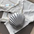 Moderna borsa a tracolla argentata a forma di conchiglia da donna, elegante borsa a catena. - Argento