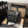 Bolso tote acolchado negro, bolso de hombro grande y elegante para mujer uso diario. - Negro
