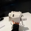 Bolso bandolera cuadrado blanco con colgante de calavera único, elegante de moda diario. - 18*5.5*14 / Blanco