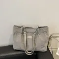 Bolso tote de pana gris para mujer, bolso de hombro grande con correas de cadena metálica. - Gris