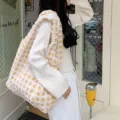 Sac cabas peluche carreaux jaune et blanc, sac d'épaule duveteux pour femme, grand sac fourre-tout. - Plaid Jaune