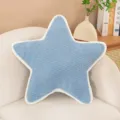 Dettaglio cuscino peluche stella blu accogliente, tessuto morbido testurizzato, arredamento. - 40CM / Celeste