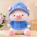 Dettaglio giocattolo bambola maialino di peluche, cappello e cappotto blu, morbido peluche. - Blu / 30cm