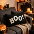 Fodera cuscino Halloween nera con lettere BOO bianche, accogliente tema zucca vista principale. - Federa + Imbottitura 30*50cm / BOO Nero in Velluto Teddy