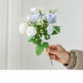 Bouquet de roses artificielles bleu et blanc fleurs en soie pour déco de table 30cm - Rose Ronde Bleu