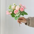 Bouquet de roses en soie artificielle, arrangement floral rose à 4 têtes pour déco élégante. - Rose Ronde Rose