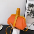 Borsa a mano arancione con chiusura a bacio, elegante borsa a tracolla versatile per le donne. - Arancione
