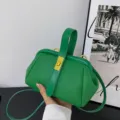 Borsa a mano da donna verde con trama litchi, elegante borsa a tracolla alla moda. - Verde