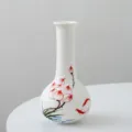 Vase en céramique blanche avec design de lotus et poisson rouge peint à la main pour décor. - Vase Motif Yulu