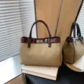 Elegante bolso de mano para mujer otoño estilo Maillard casual con cierre de giro práctico. - Sin colgante / Caqui