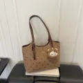 Con Colgante de Oso de Peluche / Caqui