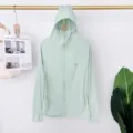 Hellgrüner Sonnenschutz-Hoodie mit großer Krempe und Daumenlöchern für den Sommer. - Einheitsgröße / Oberteile / Grün