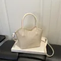 Bolso de mano minimalista de cuero blanco crema para mujer, bolso cruzado elegante con corte en V. - Blanco Roto