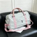 Borsa da palestra da viaggio in nylon grigio e rosa weekender con tracolla e comodi manici. - Rosa