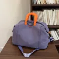 Borsone da viaggio viola con manico arancione, grande borsa sportiva per palestra e fitness. - Viola
