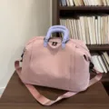 Borsa da viaggio rosa con manici a contrasto blu, grande borsa sportiva fitness a tracolla. - Rosa