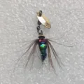 Cebo de pesca con mosca con hoja de cuchara y cuerpo metálico colorido para truchas. - Verde con Lentejuela Dorada