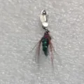 Anzuelo de pesca con mosca artificial con hoja de spinner y cola de pluma para truchas. - Verde con Lentejuela Plateada