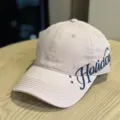 Ansicht der seitlich bestickten Baseballkappe mit mit feinen Naehten und breitem Sonnenschirm. - Erwachsene 54-60 Einstellbar / Rosa
