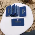 Λεπτομερής όψη σκούρων μπλε καρτών προθήκης σκουλαρικιών με χρυσή θερμοτυπία κοσμημάτων. - 5x3cm Πακέτο 100 Τεμαχίων / Σκούρο μπλε