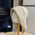 Beigefarbene Strickmütze Detail, warme Winter Ohrenklappen Mütze mit langen Bändern. - Erwachsene 54-60 Einheitsgröße / Beige