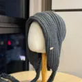 Dunkelgraue gestrickte Plüsch-Ohrenklappenmütze für Damen, warme Wintermode lässige Mütze. - Erwachsene 54-60 Einheitsgröße / Grau