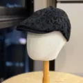 Gorra plana de ante con estampado de leopardo gris oscuro, vista de detalle sombrero retro. - Adulto 54-60 Ajustable / Negro