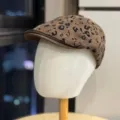 Gorra plana retro con estampado de leopardo para mujer, elegante gorro de ante ajustable. - Adulto 54-60 Ajustable / Café