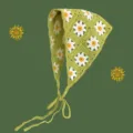 Foulard triangolare verde in maglia margherita, graziosa fascia per capelli floreale. - Foulard Triangolare con Margherita Verde