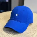 Gorra de béisbol azul real con bordado blanco letra E, estilo casual, ajuste cómodo. - Adulto 54-60 Ajustable / Azul