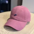 Gorra de béisbol rosa con detalle de letra E bordada en azul en el panel delantero casual. - Adulto 54-60 Ajustable / Rosa