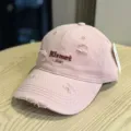 Stiloso berretto da baseball rosa slavato con dettagli strappati e raffinato ricamo. - Adulto 54-60 Regolabile / Rosa