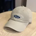 Vue rapprochée de la casquette beige avec broderie élégante et visière incurvée. - Adulte 54-60 Réglable / Kaki