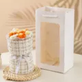 Ramo de flores de lana tejida con envoltorio tweed y cinta blanca y caja de regalo. - Amarillo