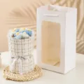 Conjunto de regalo de ramo de flores tejido a mano con elegante tweed y bolsa. - Azul