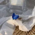 Chique blauwe epoxy hartring met unieke textuur, stijlvolle metalen ring voor dagelijks gebruik. - Verstelbare Open Maat / Saffierblauw