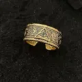 Vintage Oog van de Vorzienigheid open ring met ingewikkelde patronen, retro goud. - Antiek Goud Groen Zirkoon