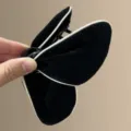 Schwarze Samt Haarspange Klammer mit weißem Rand, elegantes Haarzubehör für Damen Dutt. - Eleganter Schwarz