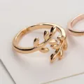 Anello foglia dorato alloro aperto da dito donna moda gioiello minimalista elegante - Regolabile / Oro