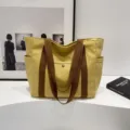 Grote canvas tote bag in geel, minimalistische schoudertas voor dagelijks gebruik. - Khaki met Voering en Rits