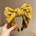 Einfarbiges, senfgelbes breites Schleifen-Haarband für Damen, stilvolles Haar-Accessoire. - Gelb