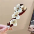 Elegante florale Bananen Haarklammer mit Perlen und Strass für Damen, stilvoller Haarschmuck. - Weiß