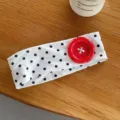 Bunte Pünktchen Haarreif mit großem roten Knopf, elastisches Retro Haarband für Damen. - Weiß mit schwarzen Punkten