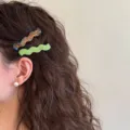 2 stuks minimalisten golvende acetaat haarspelden voor vrouwen zijhaar eendenbek clips - Glazuurkleur + Gedempt Groen